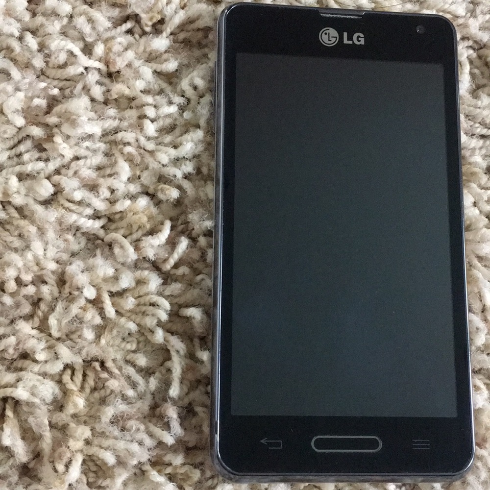 LG model VM720 cel phone